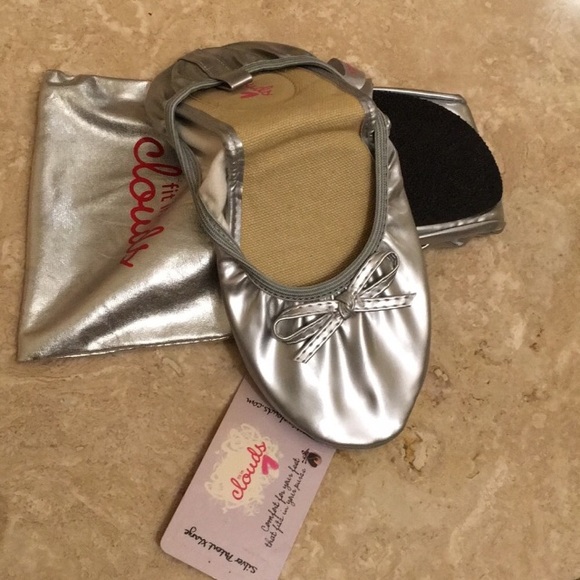 Fit in Clouds Foldable Silver Patent Ballet Flats w Matching Pouch XLG NWT - Picture 4 of 15
